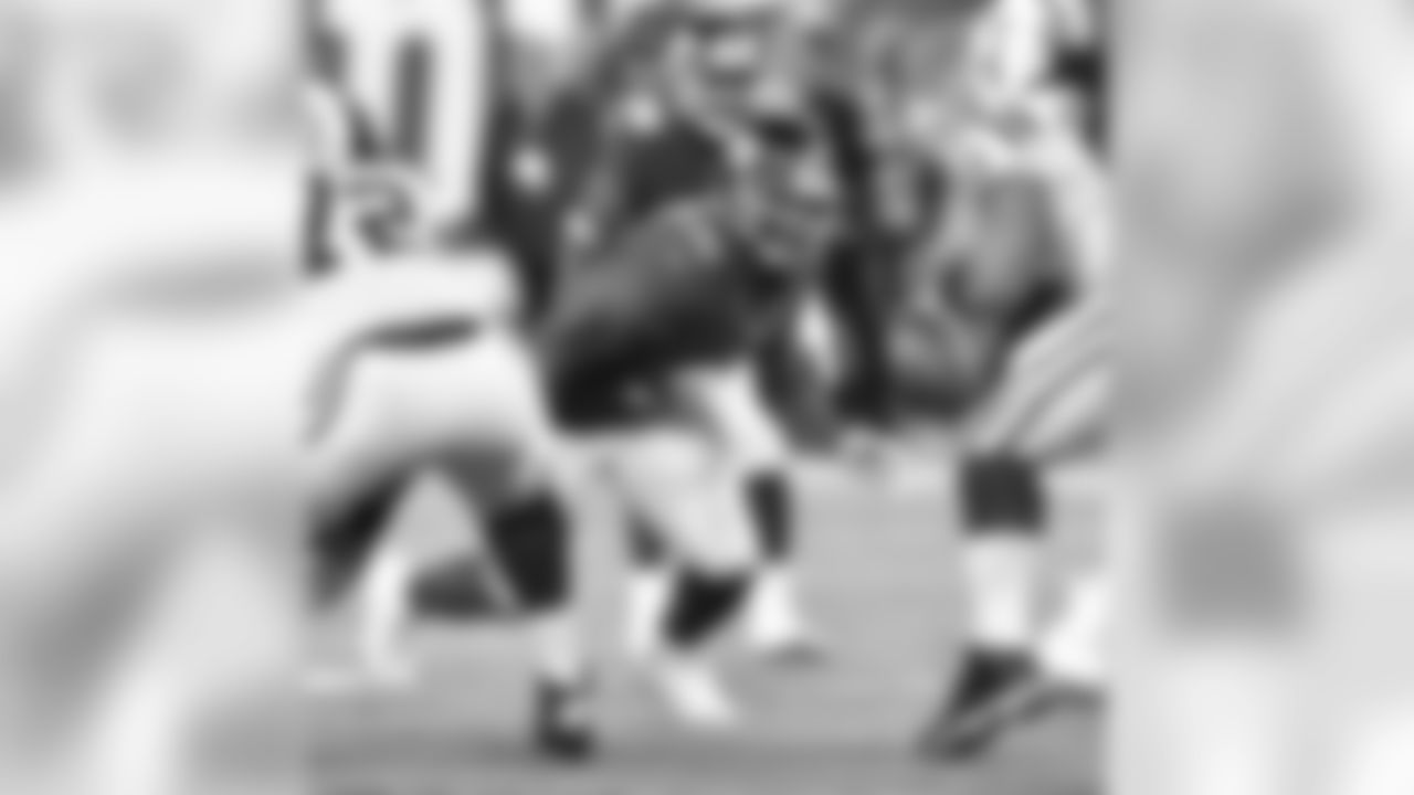 DE Robert Ayers Jr.
Ayers has registered a sack in back-to-back games, bringing his season total to a team-high four. However, in spite of Ayers' efforts, the defense has dropped to last in the NFL in yards allowed per game. Now Ayers and the Giants will try to crawl out. "We're at the 32nd spot right now," Fewell said. "We have seven games to crawl out of that spot. We'll crawl out."