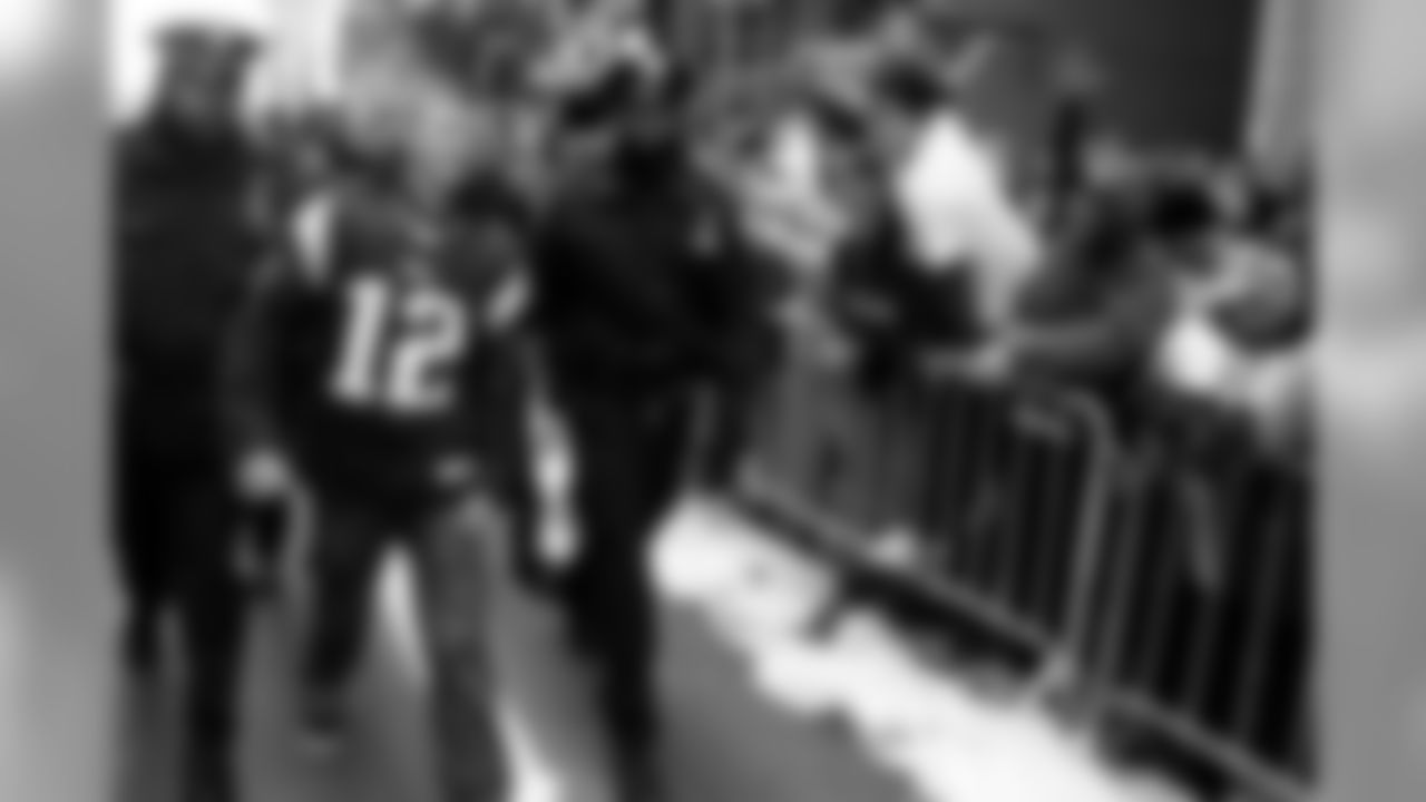 New York Giants fans jeer a New England Patriots fan after he is led away from the team's NFL football Super Bowl parade in New York, Tuesday, Feb. 7, 2012. The Giants returned from their Super Bowl win to a celebration the likes that only New York can throw: a ticker-tape parade in the Canyon of Heroes on Broadway, where the city has honored stars for almost a century. (AP Photo/John Minchillo)