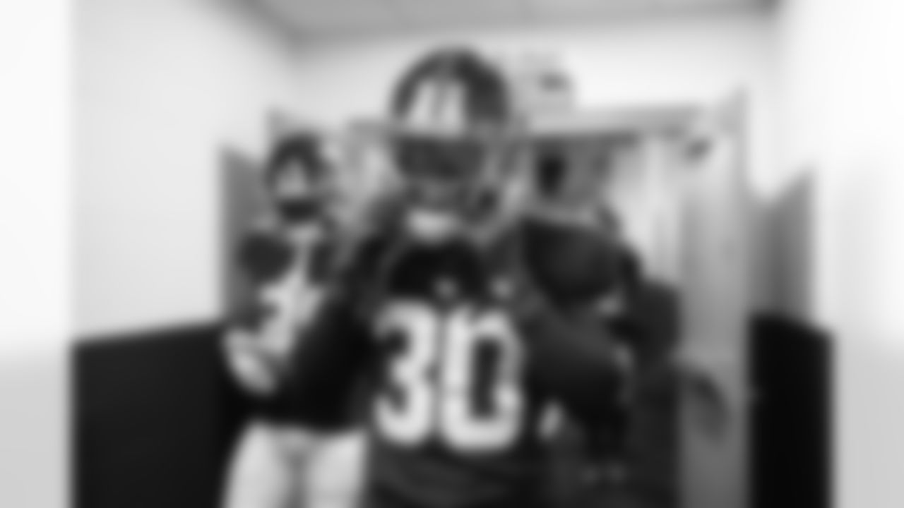 Darnay Holmes (30)