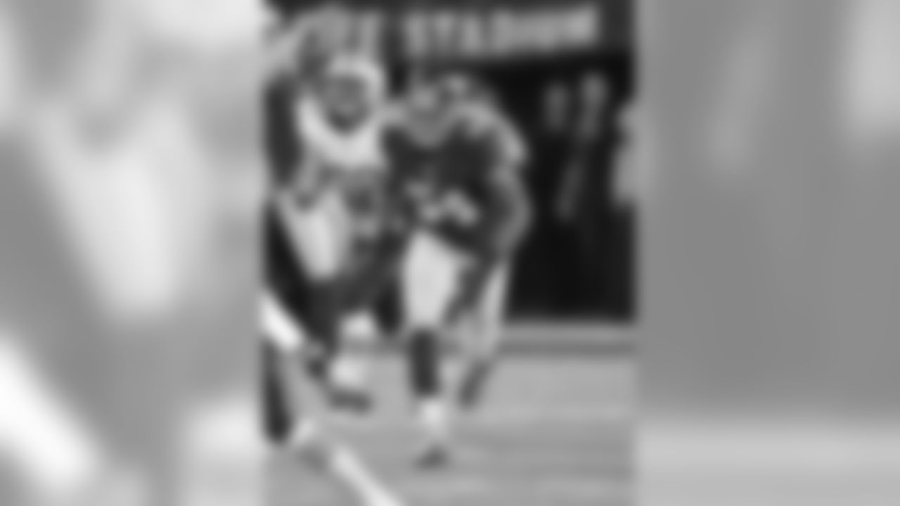 Spencer Paysinger, LinebackerSIGNED WITH THE DOLPHINS