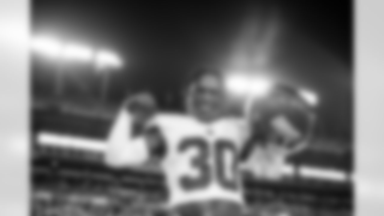 Darnay Holmes (30)