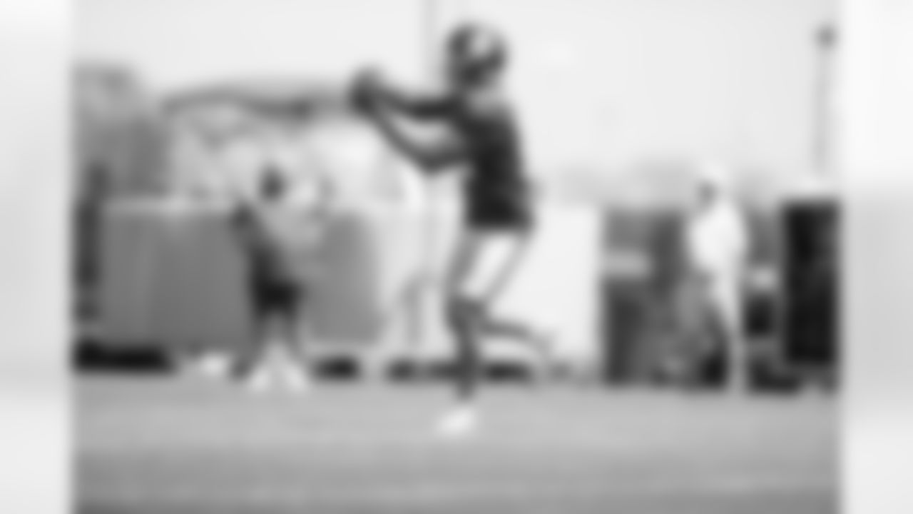 WR Isaiah Hodgins (18)