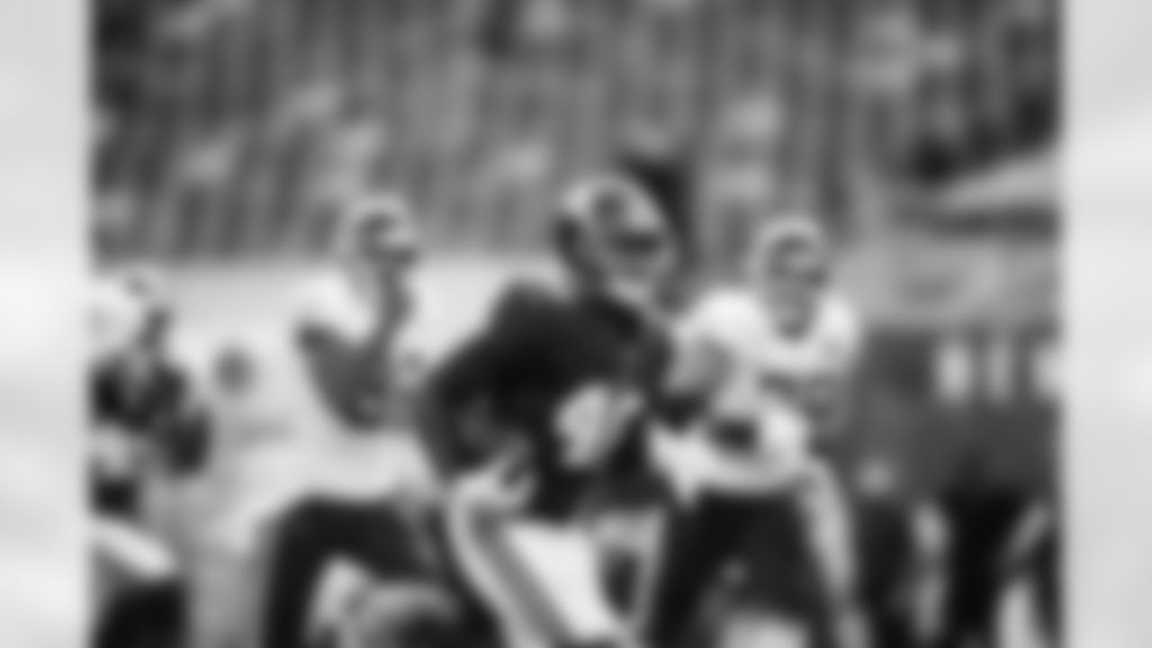 Tae Crowder (48)