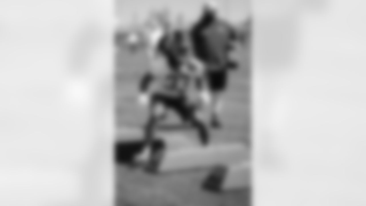 CB Aaron Robinson (33)