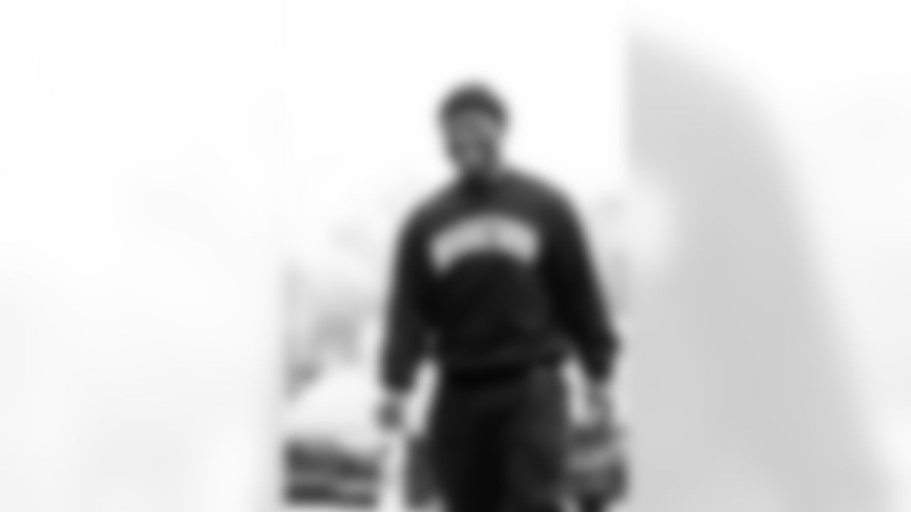 Darnay Holmes (30)