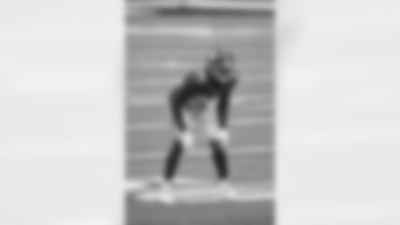New York Giants cornerback James Bradberry (24) drops into coverage during an NFL game against the Philadelphia Eagles, Sunday, Nov. 15, 2020, in East Rutherford, NJ. The Giants defeated the Eagles 27-17. (Al Tielemans via AP)