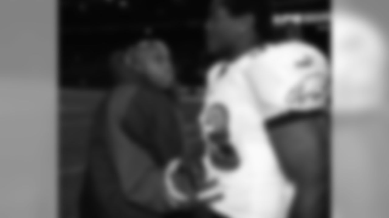 New York Giants running back Tiki Barber (21) greets Philadelphia Eagles defensive end Hugh Douglas after an NFL game at the Meadowlands in East Rutherford, N.J., Oct. 29, 2000. The Giants defeated the Eagles 24-7. (AP Photo/Evan Pinkus)