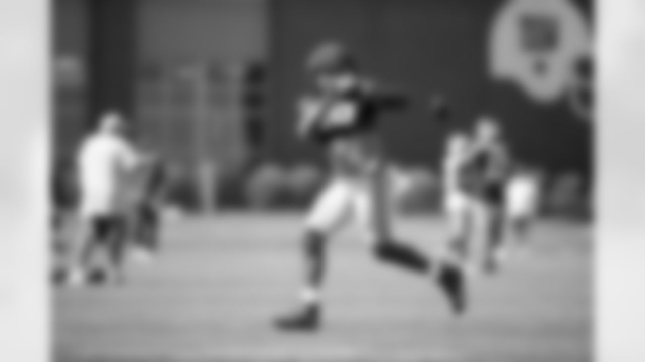 Jordan Akins (88)