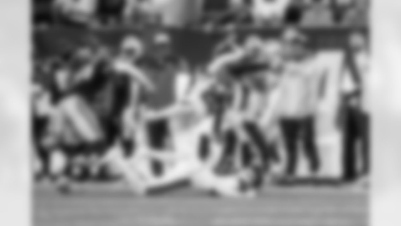 Julian Love (20), Cor'Dale Flott (28)