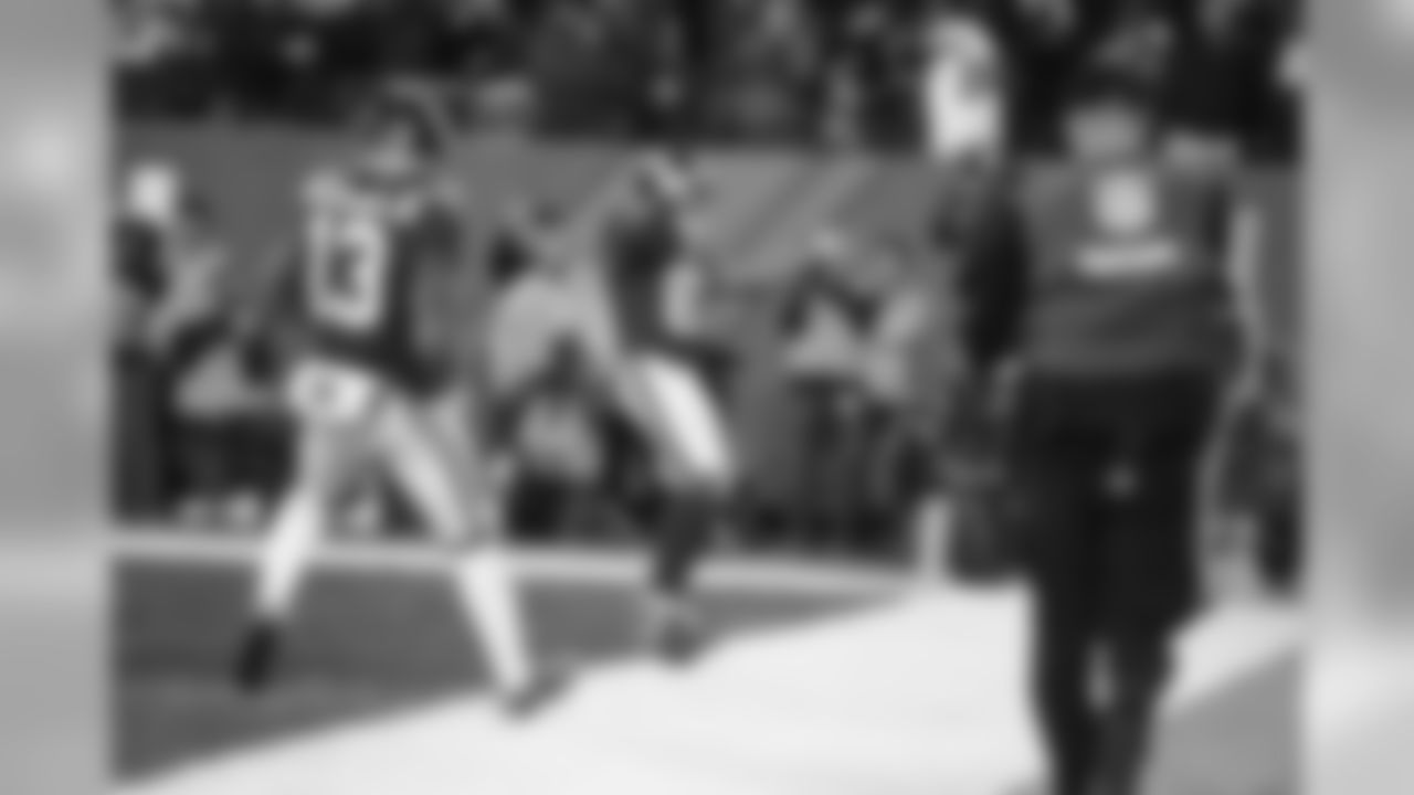 WR STERLING SHEPARDThe rookie second-round pick out of Oklahoma caught his fourth touchdown of the season – and second in as many games – on fourth-and-goal at the 3-yard line to give the Giants a 21-20 lead early in the fourth quarter.