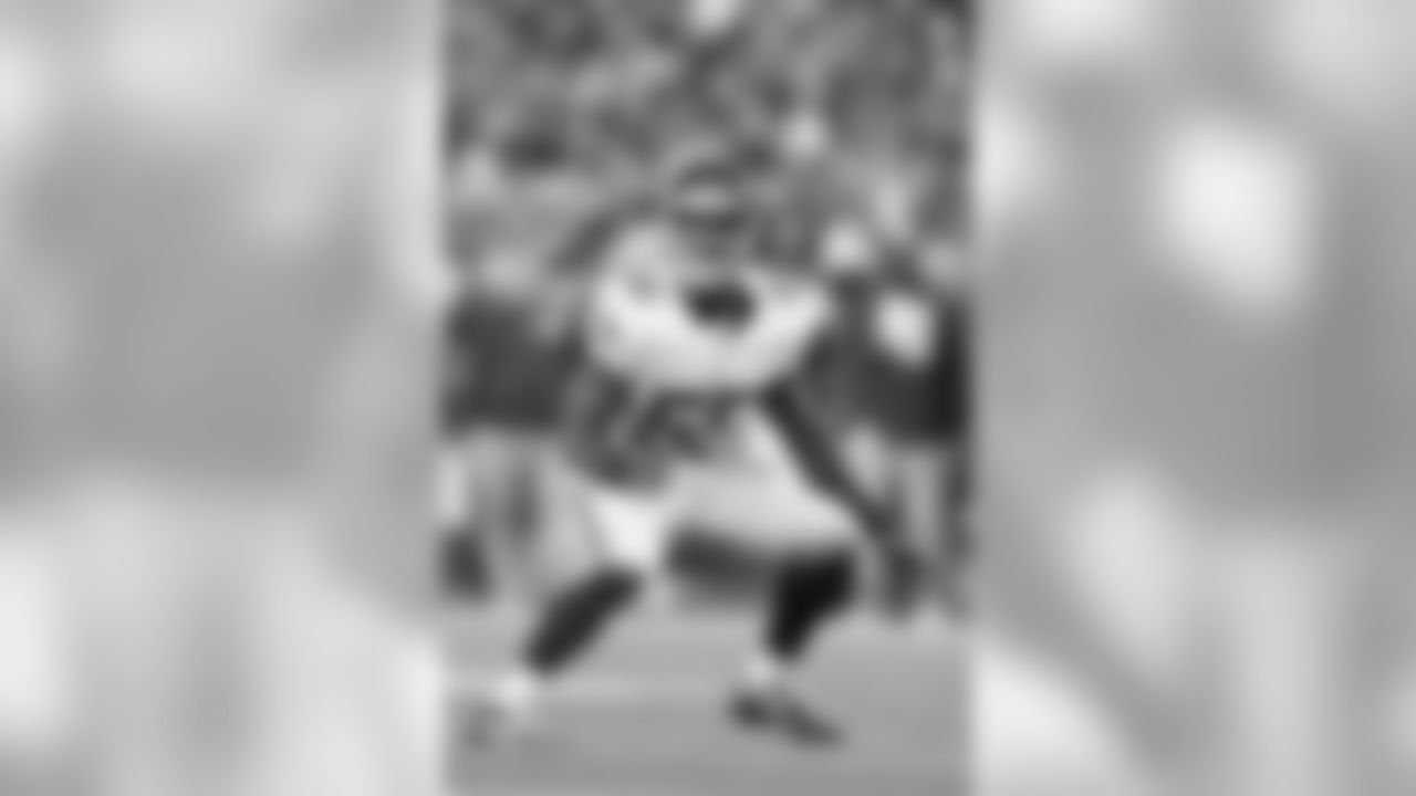 Dallas CowboysLB Keith Rivers (NYG 2012-2013)