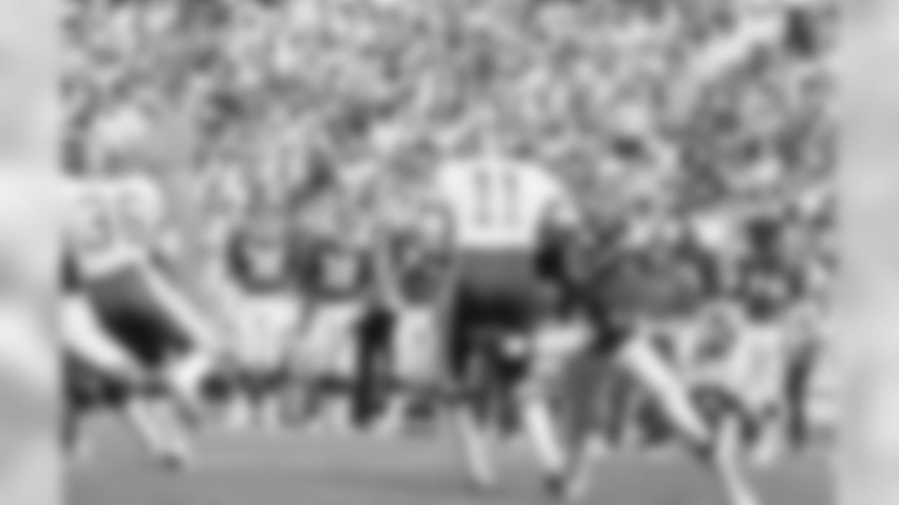 New York Giants' Lawrence Taylor, right, causes Washington Redskins' quarterback Mark Rypien to fumble the ball during first quarter action at RFK Stadium on Sunday, Oct. 2, 1988 in Washington. (AP Photo/Doug Mills)
