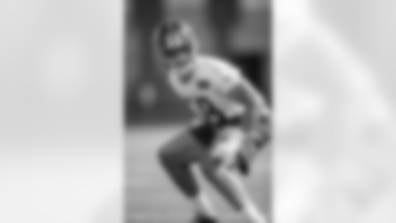 LB Elerson Smith (58)