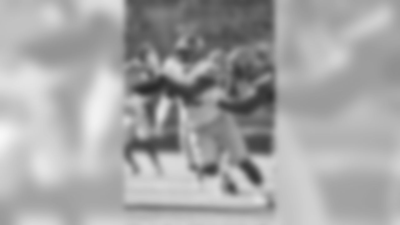 DE JASON PIERRE-PAULThe reigning NFC Defensive Player of the Week is coming off a game in which he notched a career-high three sacks against the Browns. He also forced a fumble and returned another for a 43-yard touchdown. Pierre-Paul has six of the Giants' 21 sacks during their six-game winning streak.