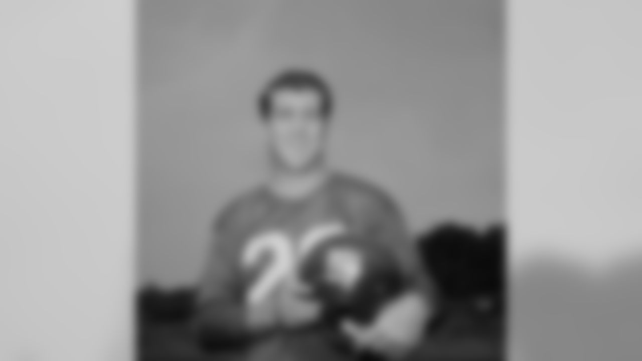 Fullback Alex Webster of the New York Football Giants poses at the team's training camp in Fairfield, Conn. Sept 3, 1963. (AP Photo/Harry Harris)