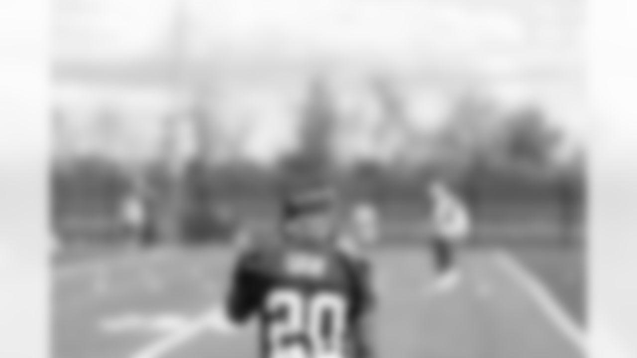 RB Eric Gray (20)