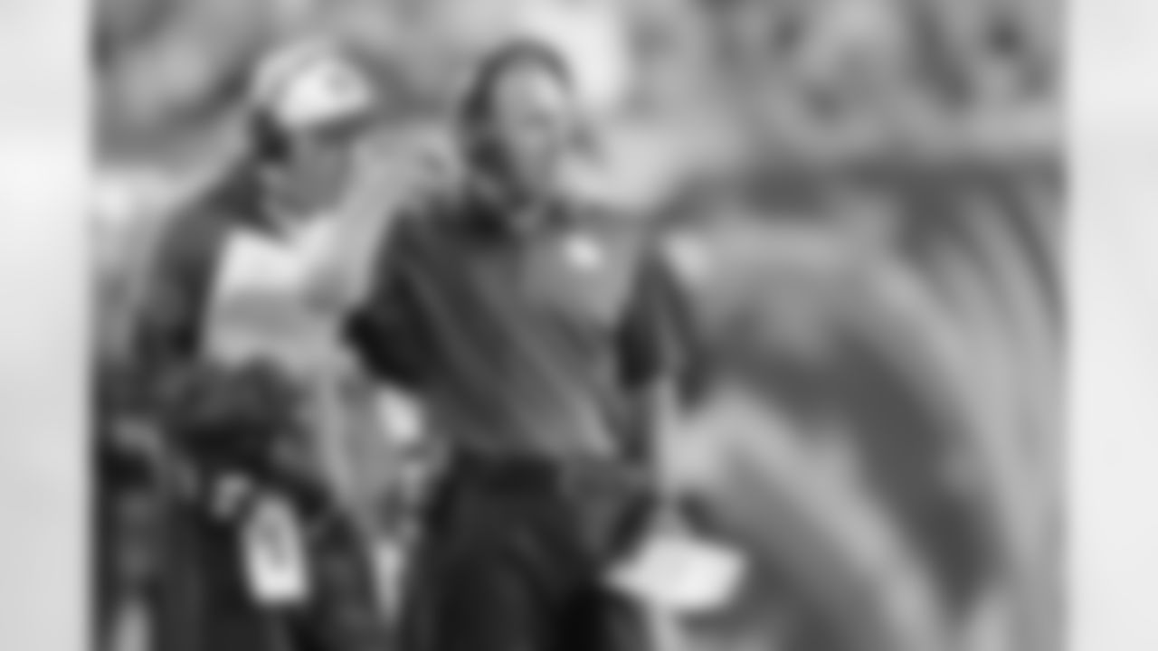 New York Giants defensive coordinator Steve Spagnuolo work the sideline in the first half of an NFL preseason football game against the New York Giants in Cincinnati, Friday, Aug. 14, 2015. (AP Photo/Gary Landers)