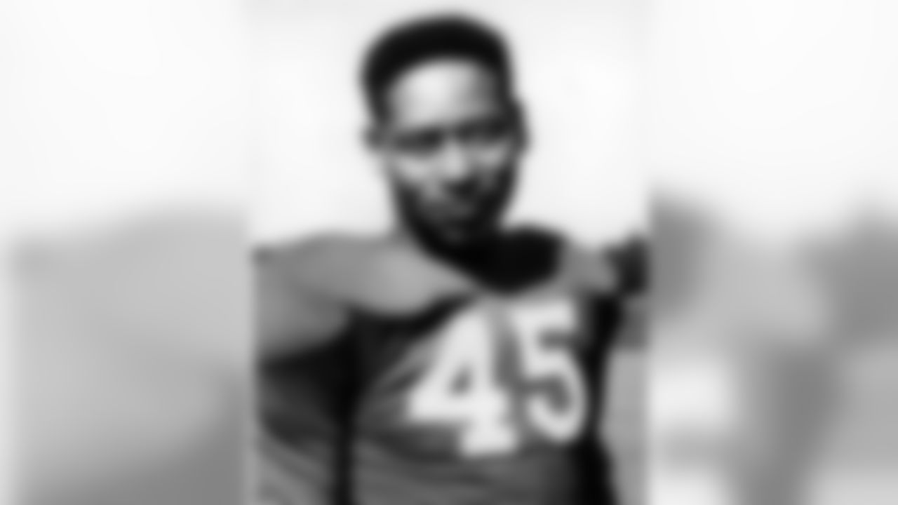 Emlen Tunnell, half back for the New York Giants, is shown in this 1951 photo. (AP Photo)