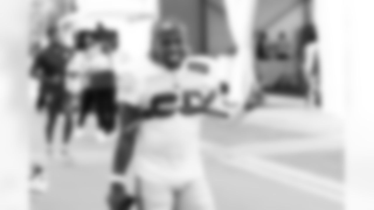 RB Eric Gray (20)