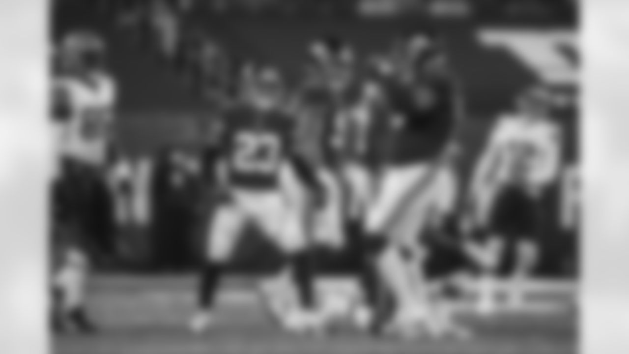 Logan Ryan (23), Dexter Lawrence (97)