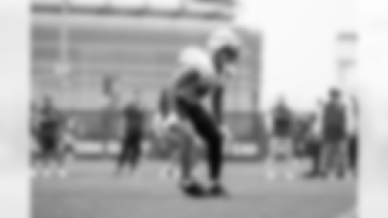 ILB Darrian Beavers (43)