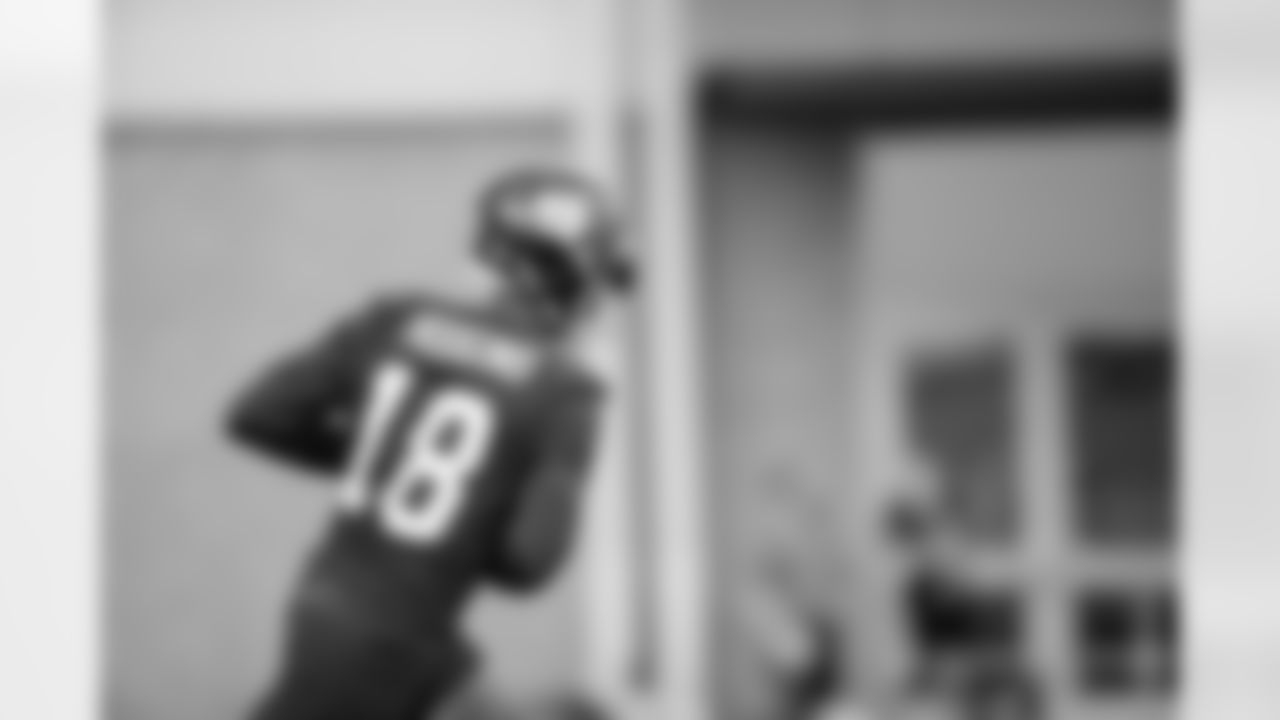 WR Isaiah Hodgins (18)
