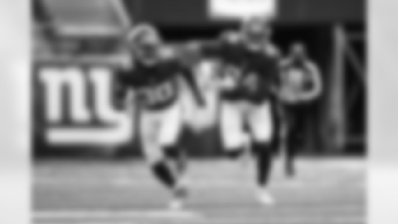Darnay Holmes (30), James Bradberry (24)