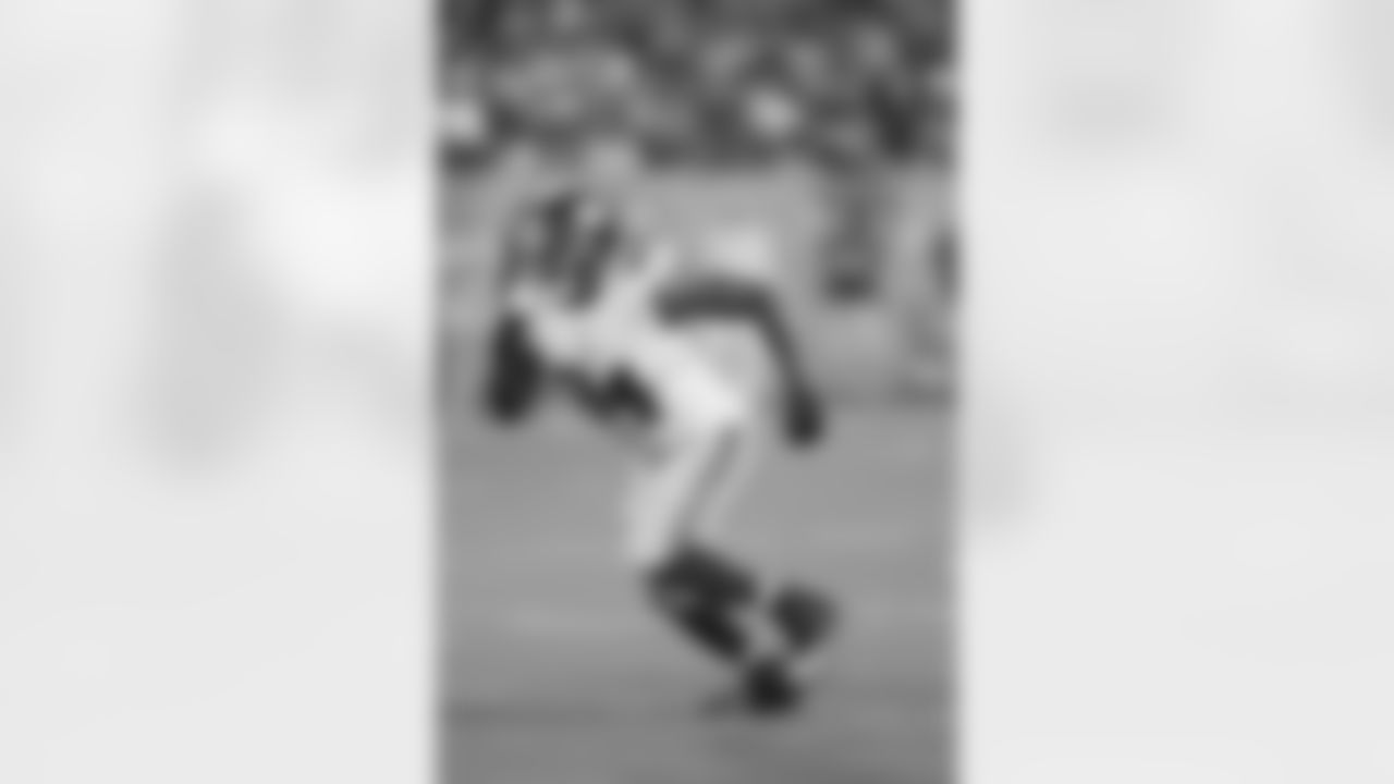 DE Mathias KiwanukaHalting the Redskins' first possession of the game, Kiwanuka sacked Kirk Cousins and forced a fumble that defensive tackle Cullen Jenkins recovered. The Giants turned the takeaway into seven points with Donnell's first touchdown on the ensuing possession.>>WATCH HIGHLIGHT