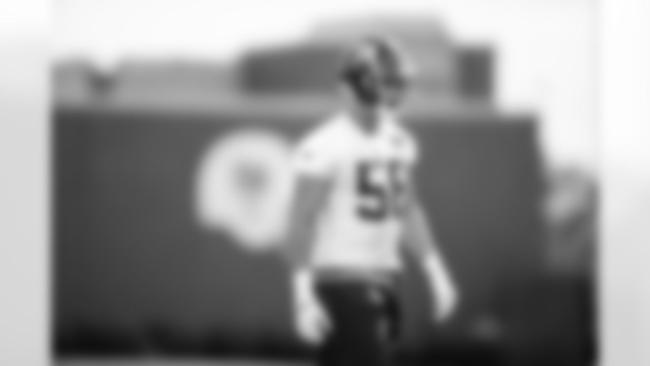 LB Elerson Smith (58)