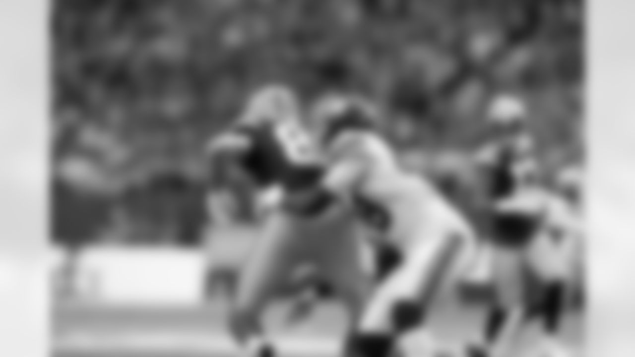 Tae Crowder (48)