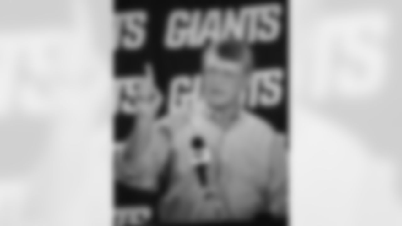 New York Giants head coach Dan Reeves talks to reporters Friday, Jan. 5, 1995, at Giants Stadium in East Rutherford, N.J. (AP Photo/Bill Kostroun)