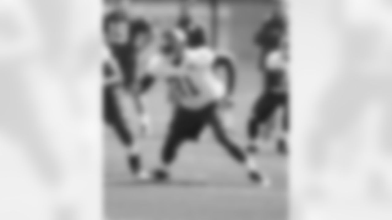 TE Adrien Robinson shows off his blocking ability.