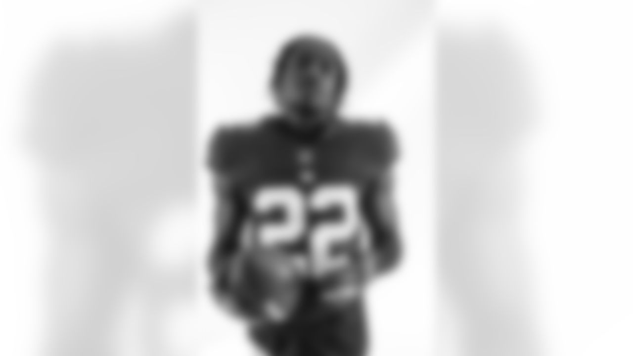 LB Lorenzo Carter (59)