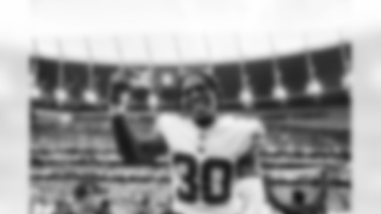 Darnay Holmes (30)