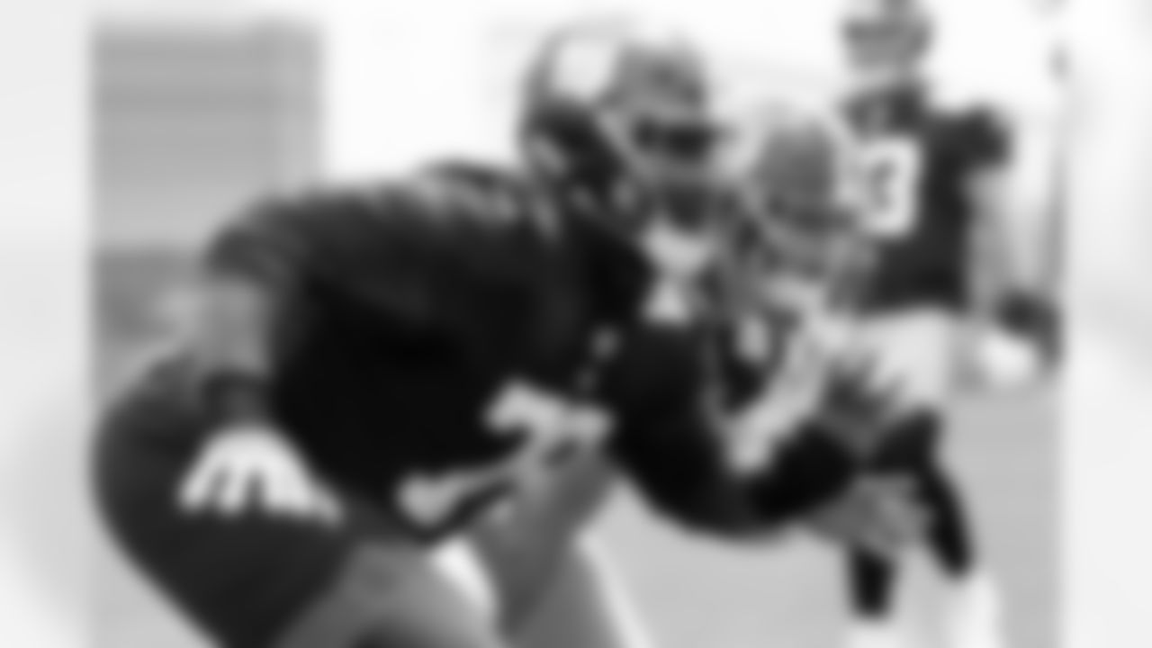 OL John Michael Schmitz Jr (61)