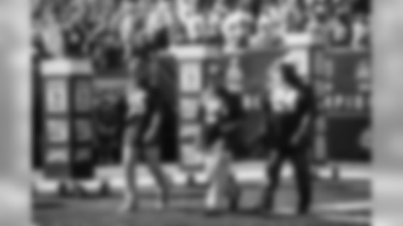 e_19_0915_gamegiantsbills206