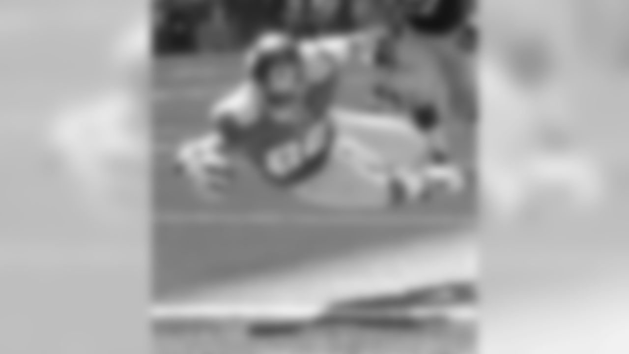 WR Ike Hilliard, 1997, 7th overall, University of FloridaGiants career (1997-2004): Hilliard is fifth in receptions (368), eighth in receiving yards (4,630) and tied for 11th in touchdown catches (27) on the franchise's all-time lists. Total career (1997-2008): Joining Tampa Bay in 2005, Hilliard finished his career with 161 games played, 106 starts, 546 catches, 6,397 receiving yards, and 59 touchdowns.
