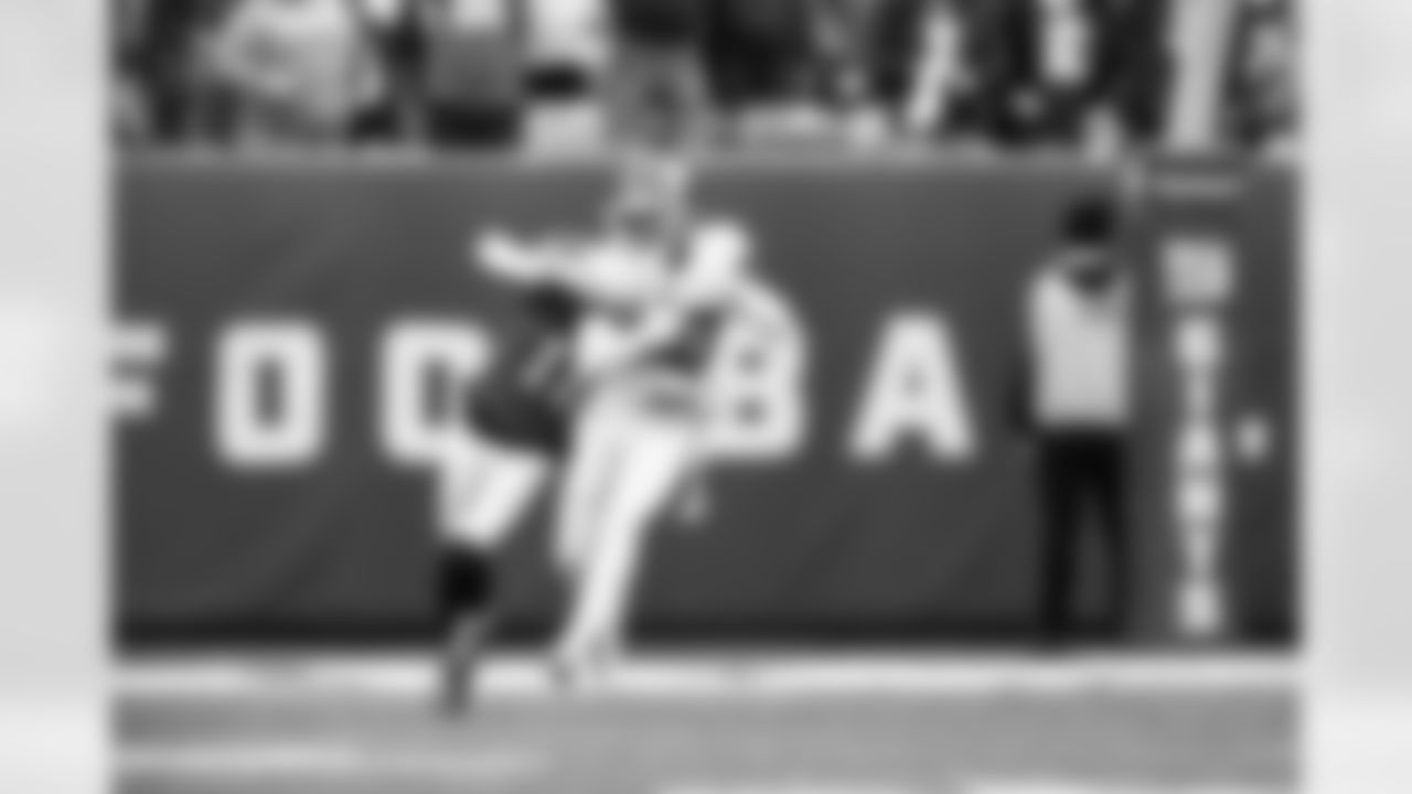 Darnay Holmes (30)