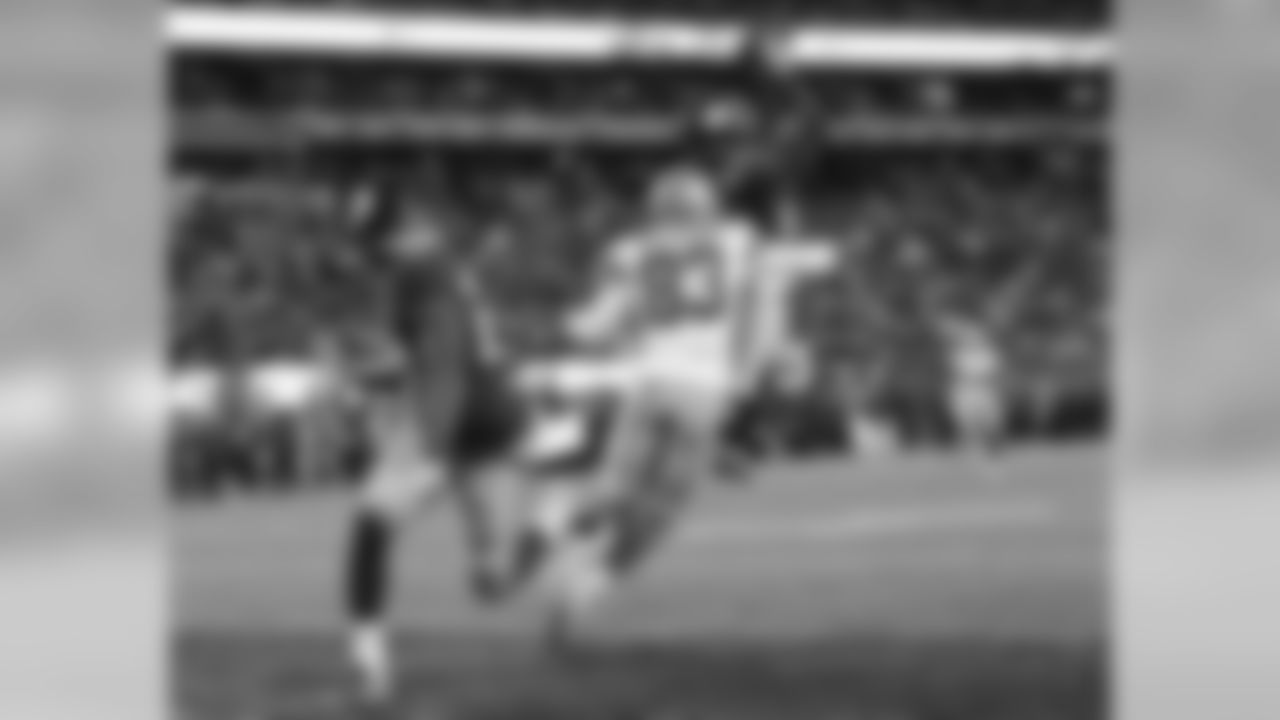 SAFETY BRANDON MERIWEATHER
Sandwiched between Rodgers-Cromartie's interceptions, Meriweather notched his own as part of a streak when the Giants forced turnovers on three consecutive Cowboys possessions.