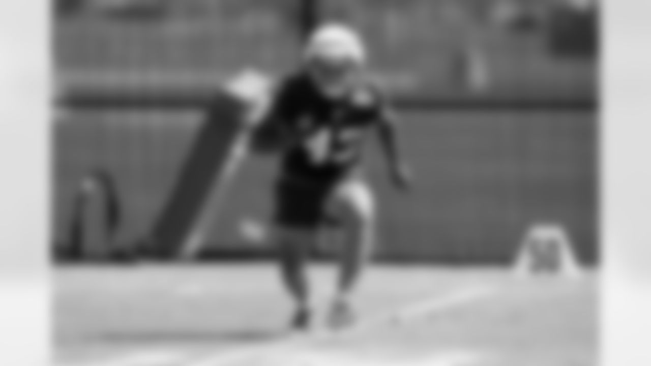 ILB Darrian Beavers (43)