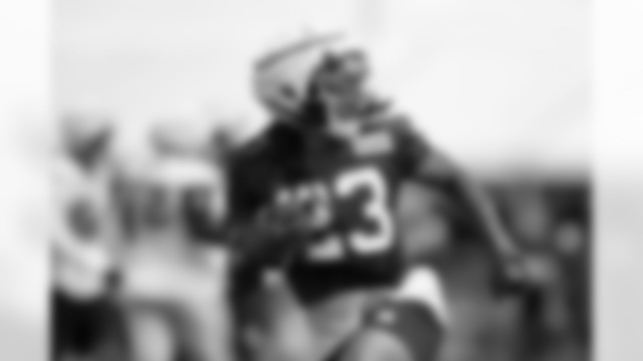 RB Gary Brightwell (23)