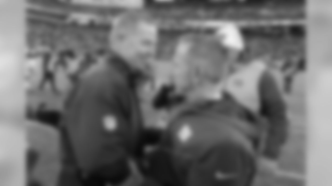 Dallas Cowboys head coach Jason Garrett (left) talks with New York Giants interim coach Steve Spagnuolo (right)
during a 2017 NFL week 14 regular season game against the New York Giants, Sunday, Dec. 10, 2017 in East Rutherford, N.J. The Cowboys defeated the Giants, 30-10. (James D. Smith via AP)