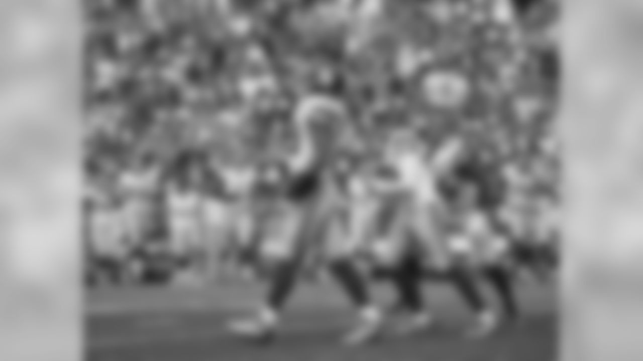 1ST QTR, 1:10, Tyrod Taylor's pass is intercepted by Devon Kennard at BUF 32 - Watch Highlight