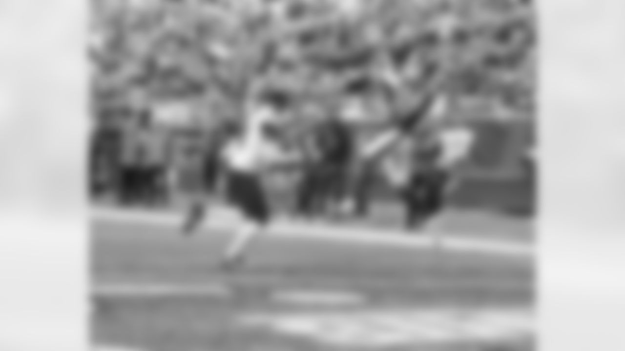 New York Giants wide receiver Isaiah Hodgins (18) makes a touchdown catch during a NFL football game against the Washington Commanders, Sunday December 4, 2022 in East Rutherford, NJ (Evan Pinkus\New York Giants )