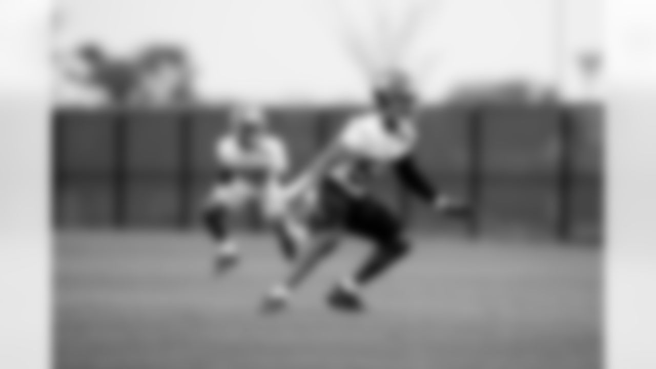 LB Bobby Okereke (58)