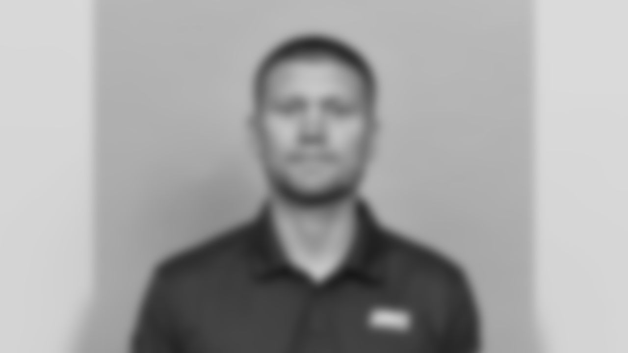 Assistant Defensive Backs Coach Mike Treier