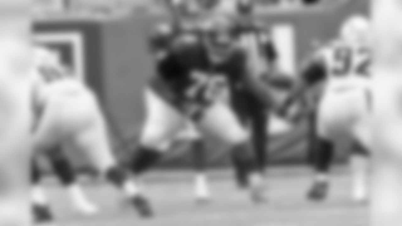 RG D.J. FLUKERAlong with Brett Jones, Fluker has helped pave the way for a Giants rushing attack that has averaged 5.26 yards per carry the last two weeks.