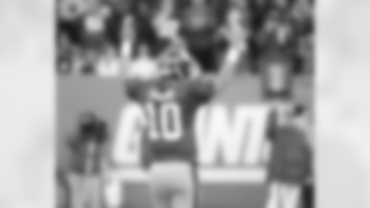 QB Eli Manning celebrates following his touchdown pass to WR Mario Manningham