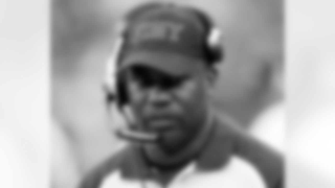 Defensive Coordinator Perry Fewell got his defense to produce five turnovers in the Giants 31-18 win over the Redskins