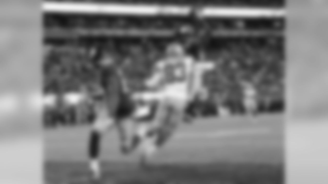 SAFETY BRANDON MERIWEATHER
For the second consecutive week, Meriweather grabbed an interception for the Giants against an NFC East opponent. Big Blue notched interceptions on three consecutive drives with Matt Cassel under center.